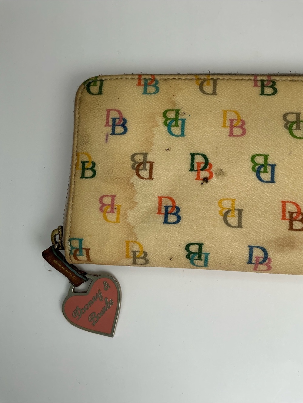 Dooney & Bourke Multicolor DB Logo Zip Around Wallet Beige Canvas Heart Charm - Picture 6 of 12